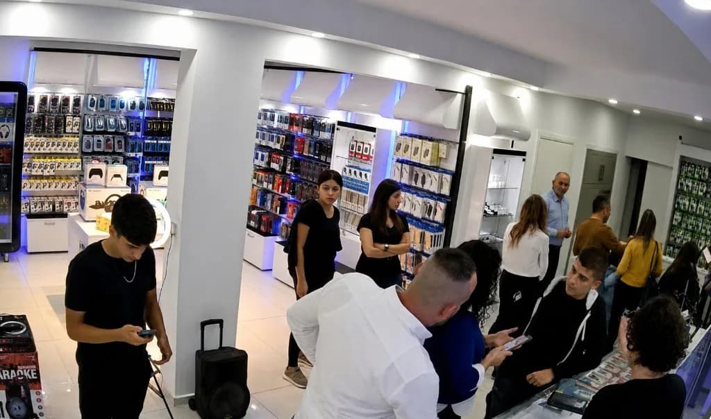Teşhir ve aksesuar rafları
